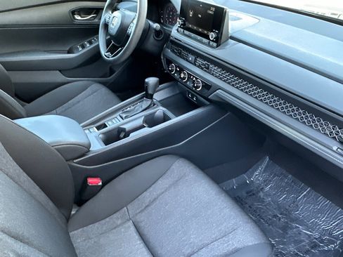 Certified 2025 Honda Accord LX image 15