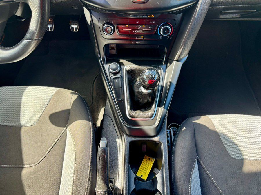 Used 2017 Ford Focus ST FWD image 25