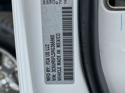 Used 2024 RAM 2500 Laramie image 12