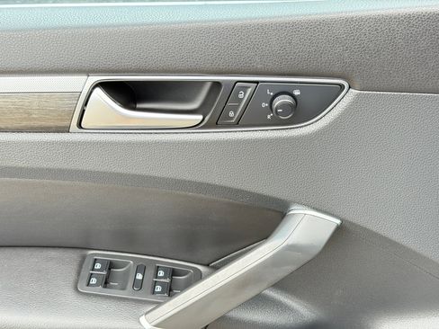 Used 2018 Volkswagen Passat 2.0T SE image 16