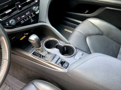 Used 2022 Toyota Camry XSE w/ Navigation Package image 17