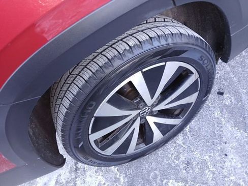 Used 2022 Volkswagen Taos SE image 10