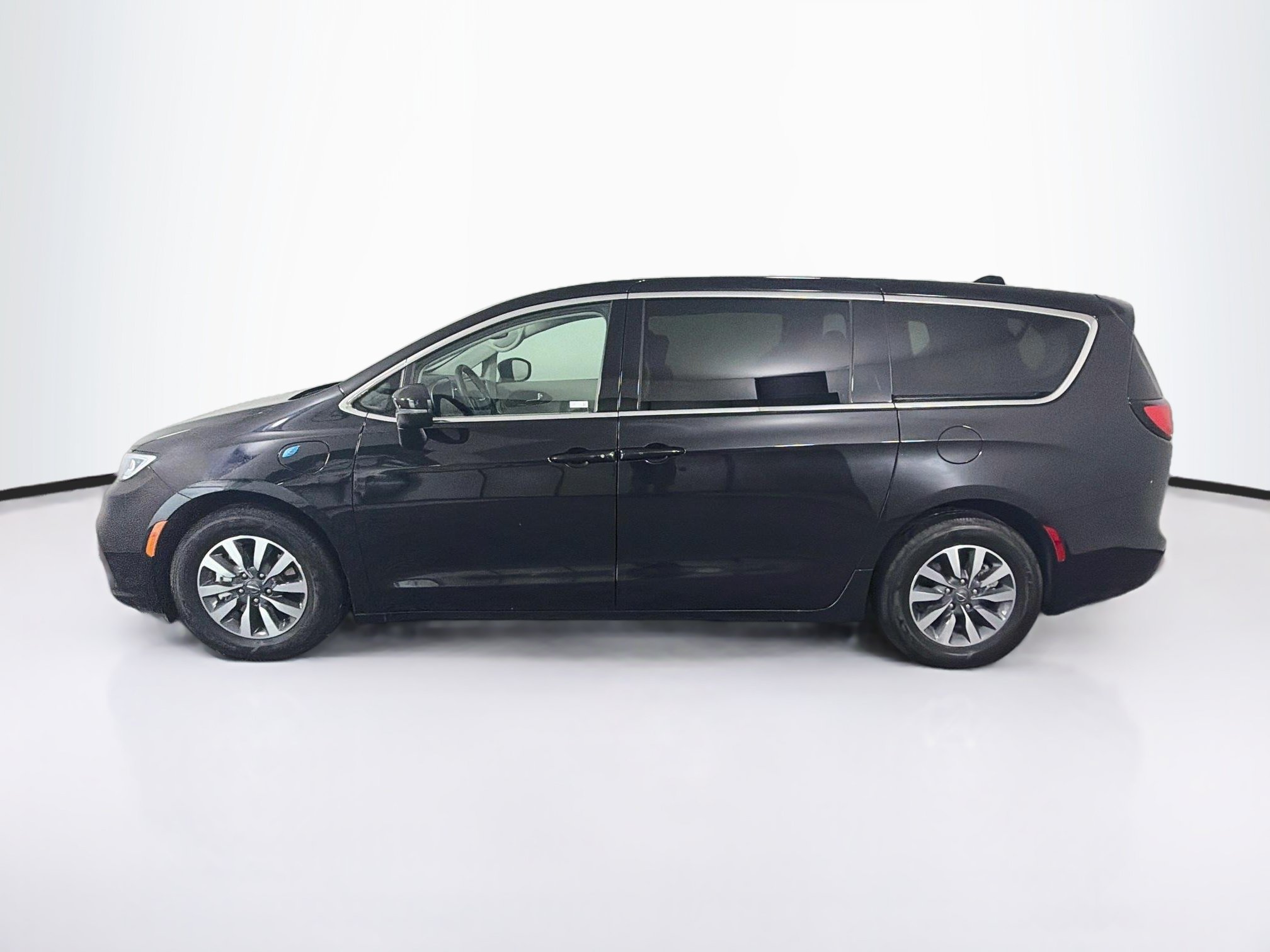 Used 2023 Chrysler Pacifica Touring-L FWD image 4