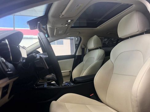 Used 2023 Kia Stinger GT-Line w/ Sun & Sound Package RWD image 5
