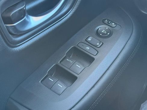 Used 2023 Honda HR-V LX image 41