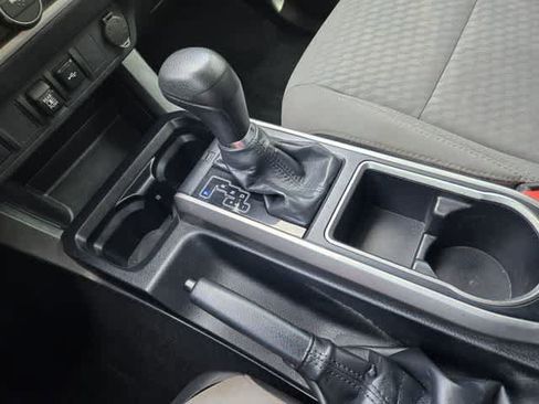 Used 2022 Toyota Tacoma SR5 RWD image 17