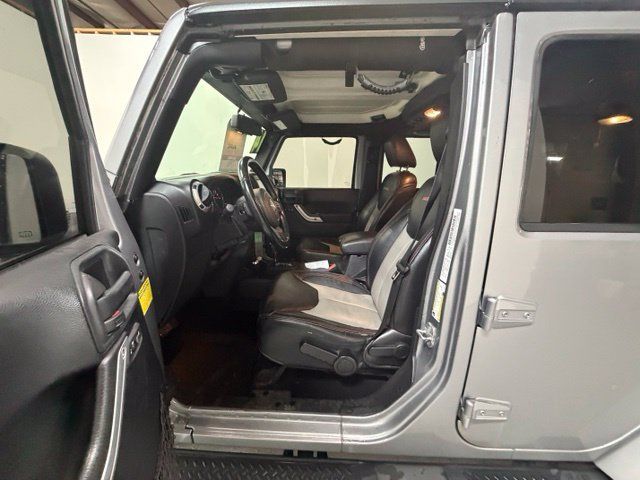 Used 2014 Jeep Wrangler Unlimited Sahara w/ Connectivity Group AWD/4WD image 14