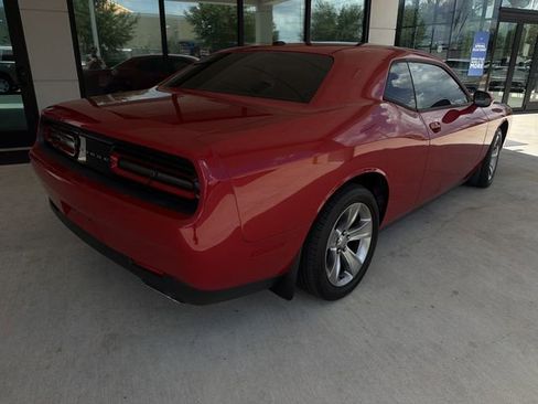 Used 2016 Dodge Challenger SXT RWD image 12