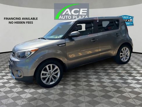 Used 2018 Kia Soul + image 2
