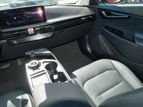 Certified 2025 Kia EV6 Wind AWD/4WD image 11