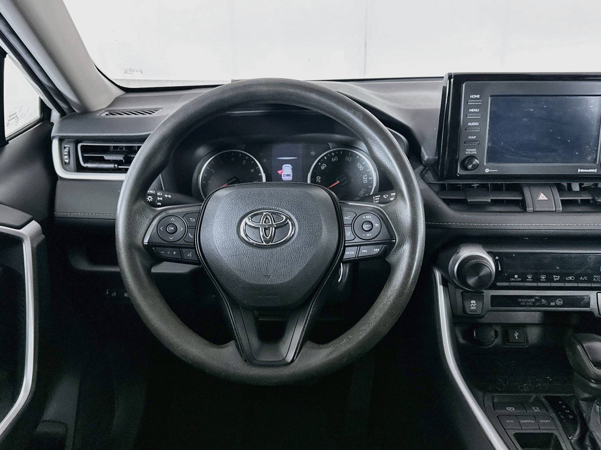 Used 2021 Toyota RAV4 LE FWD image 17