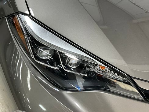 Used 2018 Toyota Corolla SE w/ SE Premium Package image 25