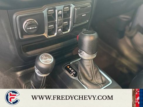 Used 2020 Jeep Gladiator Overland AWD/4WD image 16
