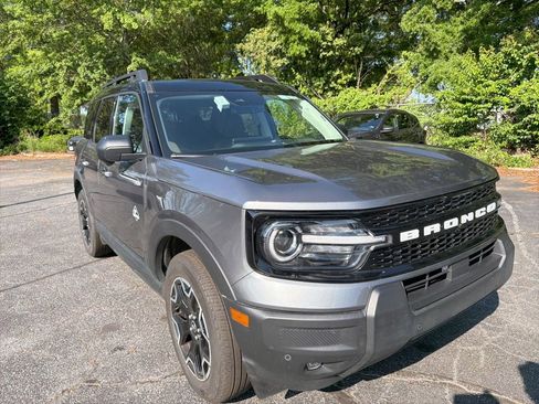 Used 2025 Ford Bronco Sport Outer Banks w/ Outer Banks Tech Package+ AWD/4WD image 3