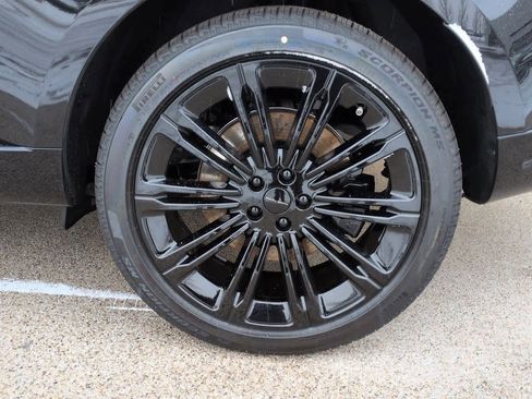 New 2026 Land Rover Range Rover SE image 13