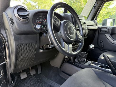 Used 2016 Jeep Wrangler Unlimited Sport w/ Connectivity Group image 19