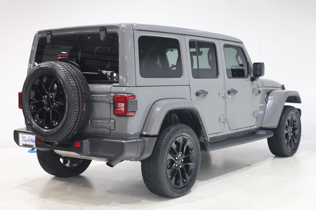 Used 2023 Jeep Wrangler Unlimited Sahara w/ Cold Weather Group AWD/4WD image 11