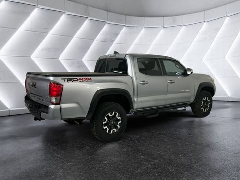 Used 2016 Toyota Tacoma TRD Off-Road w/ Premium & Technology Package AWD/4WD image 4