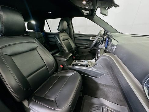 Used 2020 Ford Explorer XLT w/ Equipment Group 202A image 33