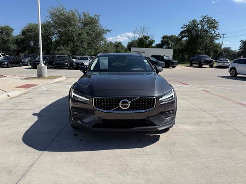 Certified 2025 Volvo V60 B5 Cross Country Plus AWD/4WD image 8