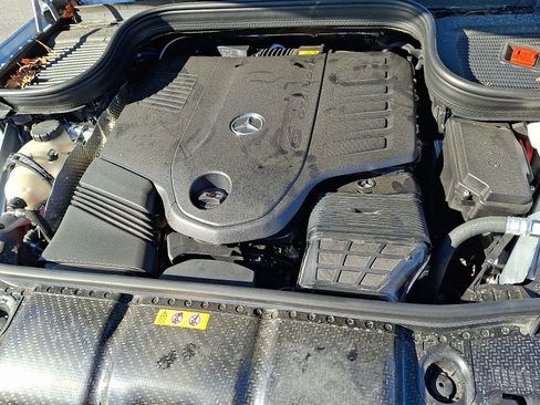 Certified 2025 Mercedes-Benz GLS 450 4MATIC image 29