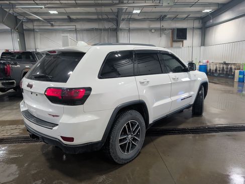Used 2018 Jeep Grand Cherokee Trailhawk w/ Trailhawk Luxury Group AWD/4WD image 3