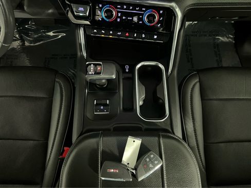 Used 2023 GMC Sierra 1500 Denali w/ Denali Reserve Package AWD/4WD image 13