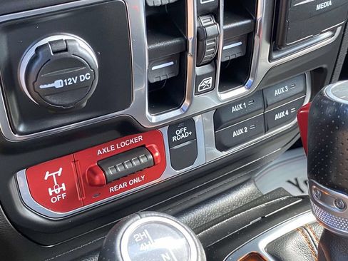 Used 2023 Jeep Gladiator Mojave w/ Cold Weather Group AWD/4WD image 25