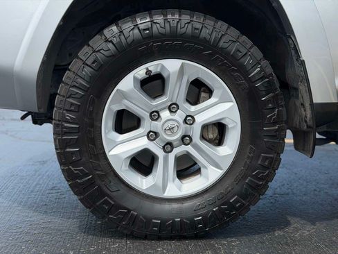 Used 2018 Toyota 4Runner SR5 AWD/4WD image 12