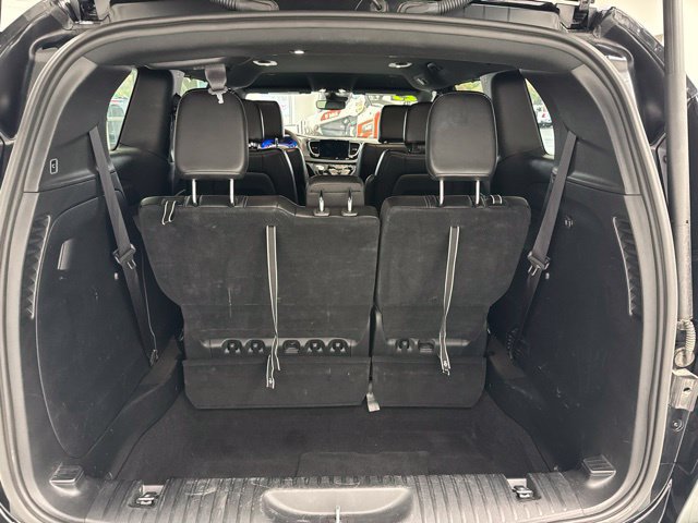 Used 2025 Chrysler Pacifica Select FWD image 11