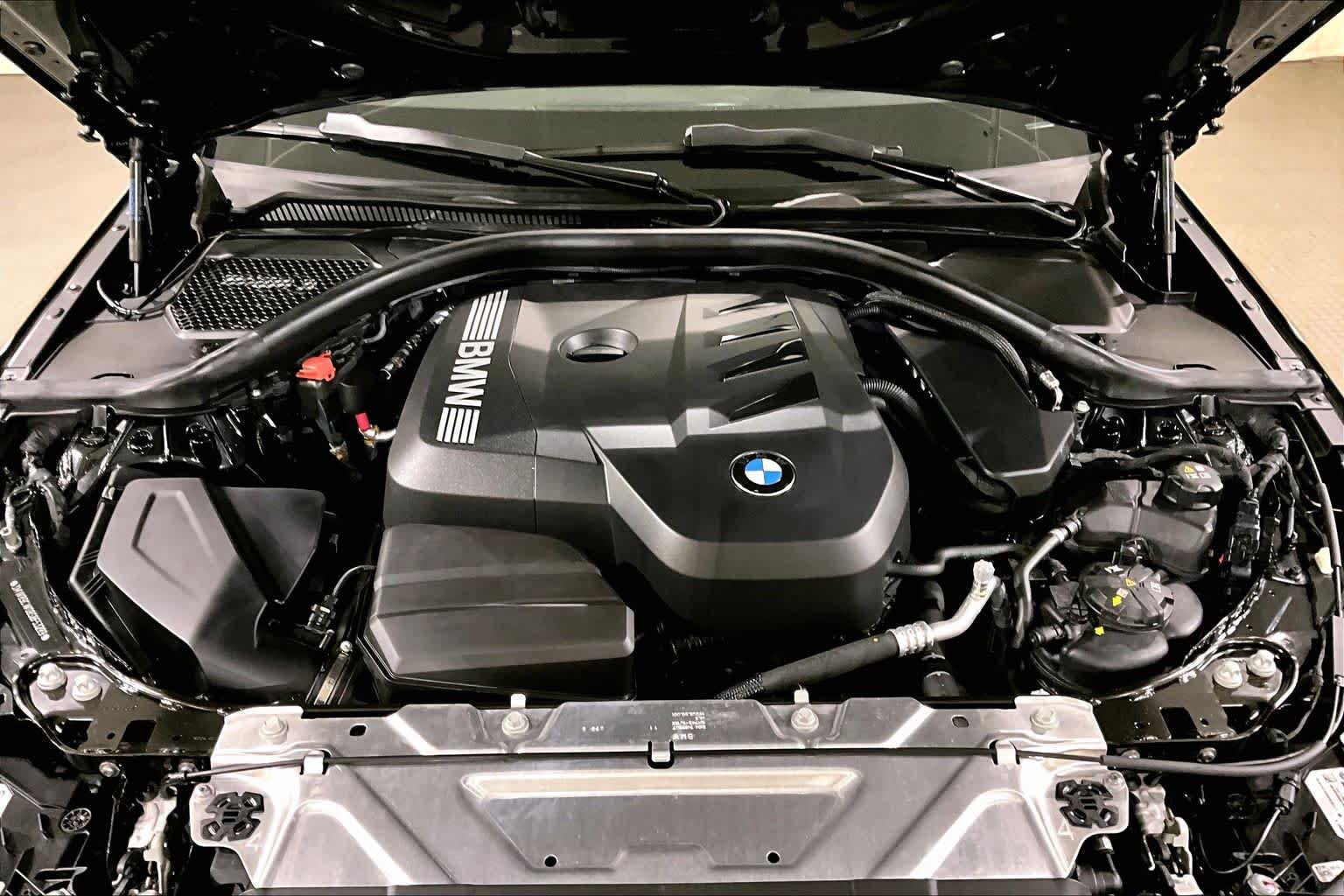 Used 2025 BMW 330i xDrive Sedan w/ Premium Package AWD/4WD image 29