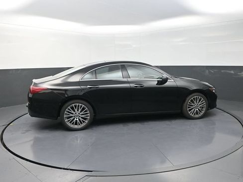 Used 2025 Mercedes-Benz CLA 250 image 9