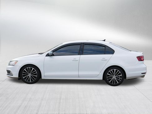 Used 2016 Volkswagen Jetta Sport FWD image 4