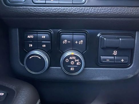 Used 2021 GMC Yukon XL Denali w/ Denali Premium Package image 37