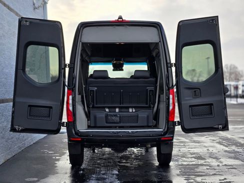 Used 2024 Mercedes-Benz Sprinter 2500 image 13