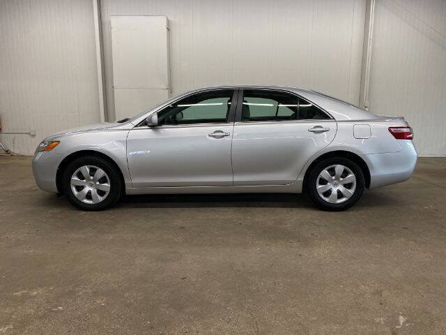 Used 2009 Toyota Camry FWD image 2