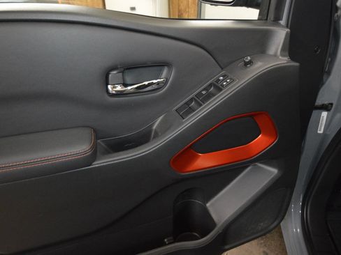 Used 2024 Nissan Frontier PRO-4X w/ Pro Convenience Package image 32