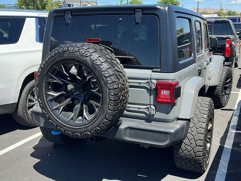Used 2023 Jeep Wrangler Unlimited Sahara AWD/4WD image 3