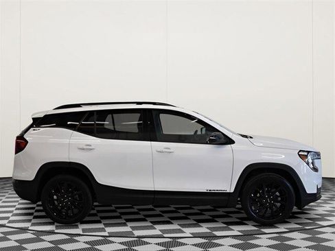 Used 2024 GMC Terrain SLT w/ Elevation Edition image 2