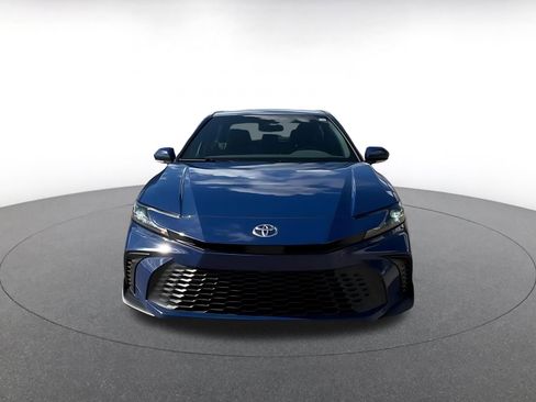 Used 2025 Toyota Camry SE FWD image 4