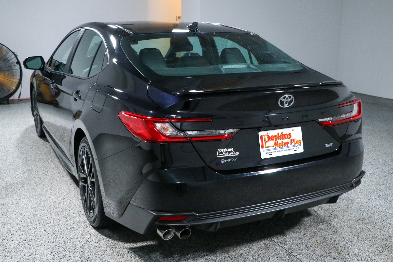 Used 2025 Toyota Camry SE FWD image 9