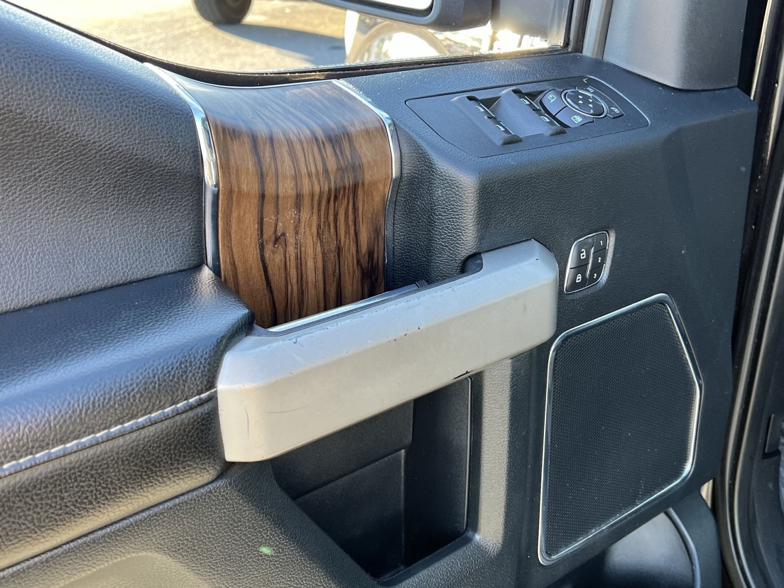 Used 2019 Ford F150 Lariat w/ Equipment Group 502A Luxury AWD/4WD image 15