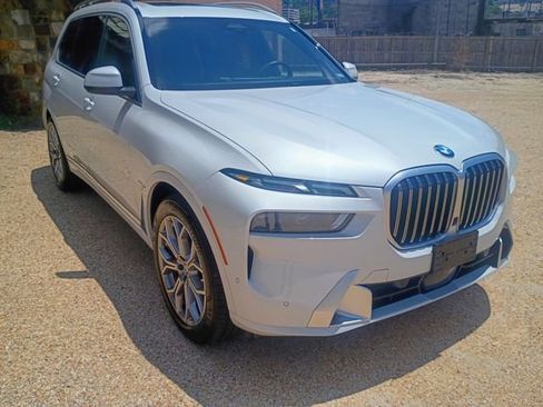 Used 2024 BMW X7 xDrive40i w/ Executive Package AWD/4WD image 2