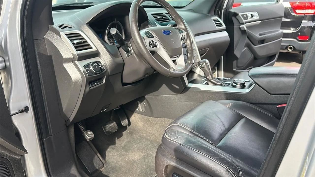 Used 2014 Ford Explorer XLT w/ Equipment Group 202A AWD/4WD image 24