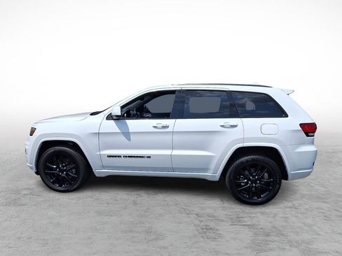Used 2022 Jeep Grand Cherokee Laredo X AWD/4WD image 2