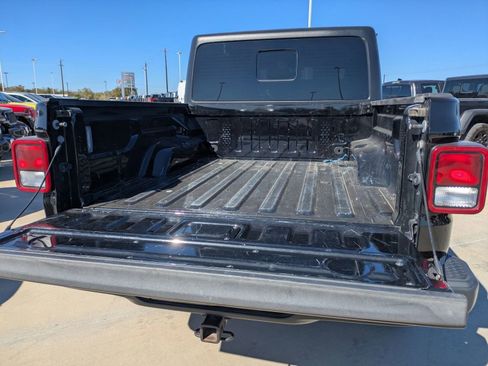 Used 2022 Jeep Gladiator Willys image 24