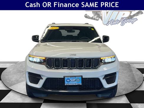 Used 2025 Jeep Grand Cherokee Laredo X w/ Luxury Tech Group I AWD/4WD image 4