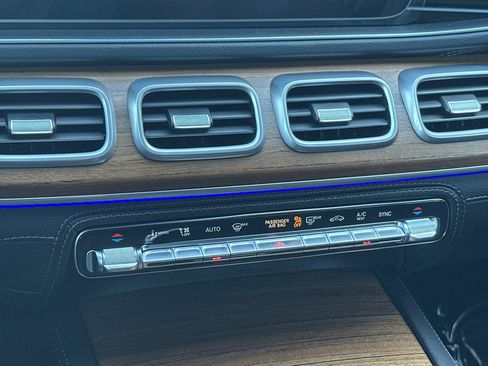 New 2025 Mercedes-Benz GLS 580 4MATIC image 18