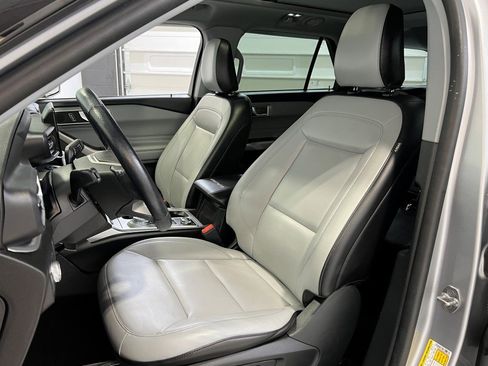 Used 2021 Ford Explorer XLT w/ Equipment Group 202A image 25