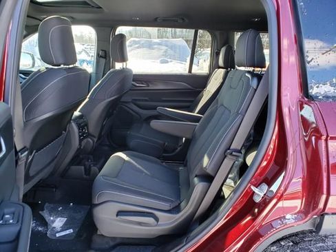 New 2025 Jeep Grand Cherokee L Laredo image 8